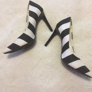 Christian Siriano Shoes - Black & white heels!! Christian Siriano Shoes - Black & white heels!!